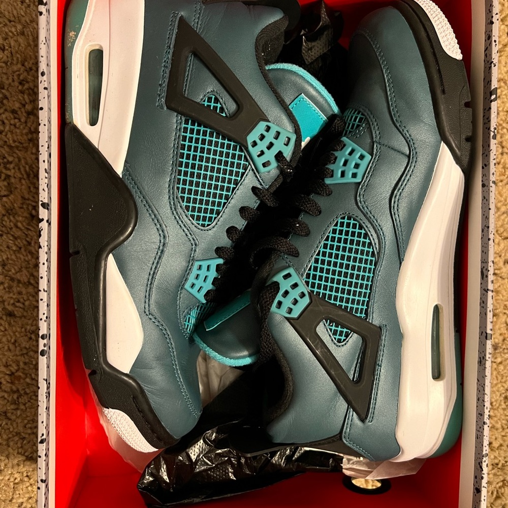 Jordan Retro 4 Teals in men’s size 9.5, like new, worn a time or two by me.